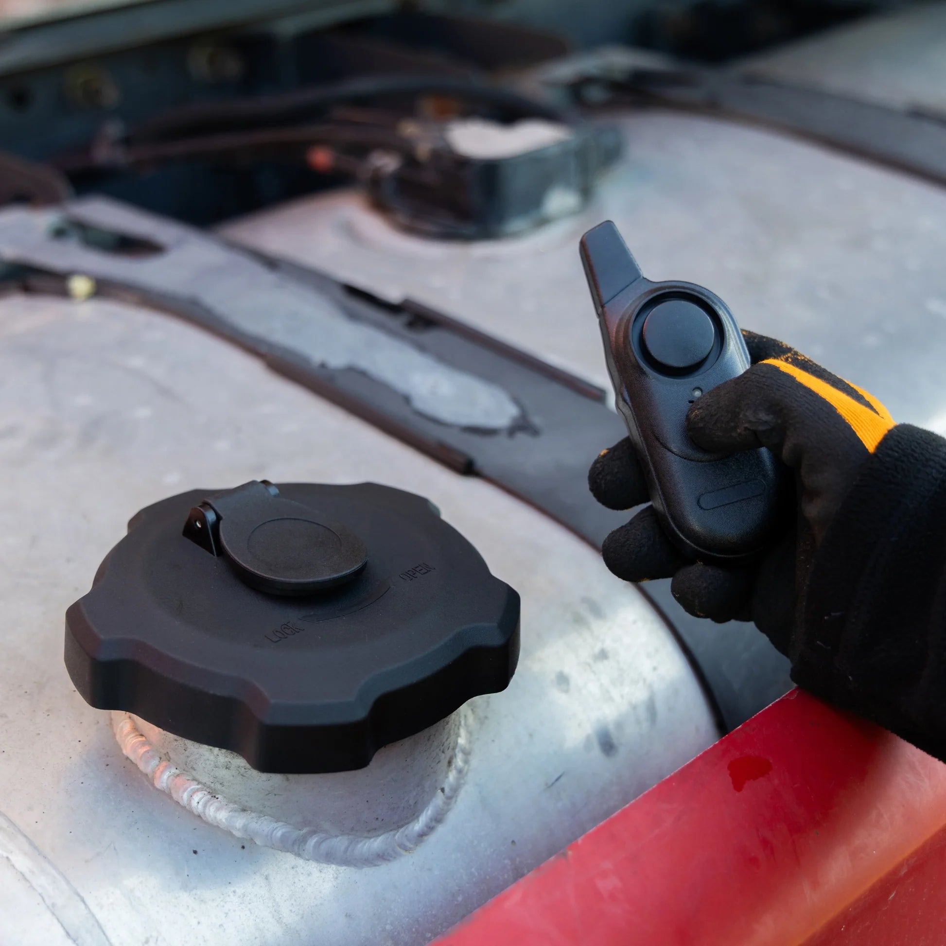 TruckTitan™ - Tapón de depósito Antirrobo con Alarma