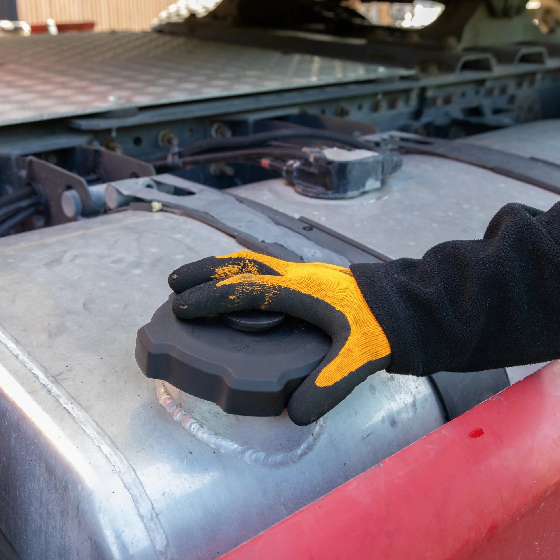 TruckTitan™ - Tapón de depósito Antirrobo con Alarma