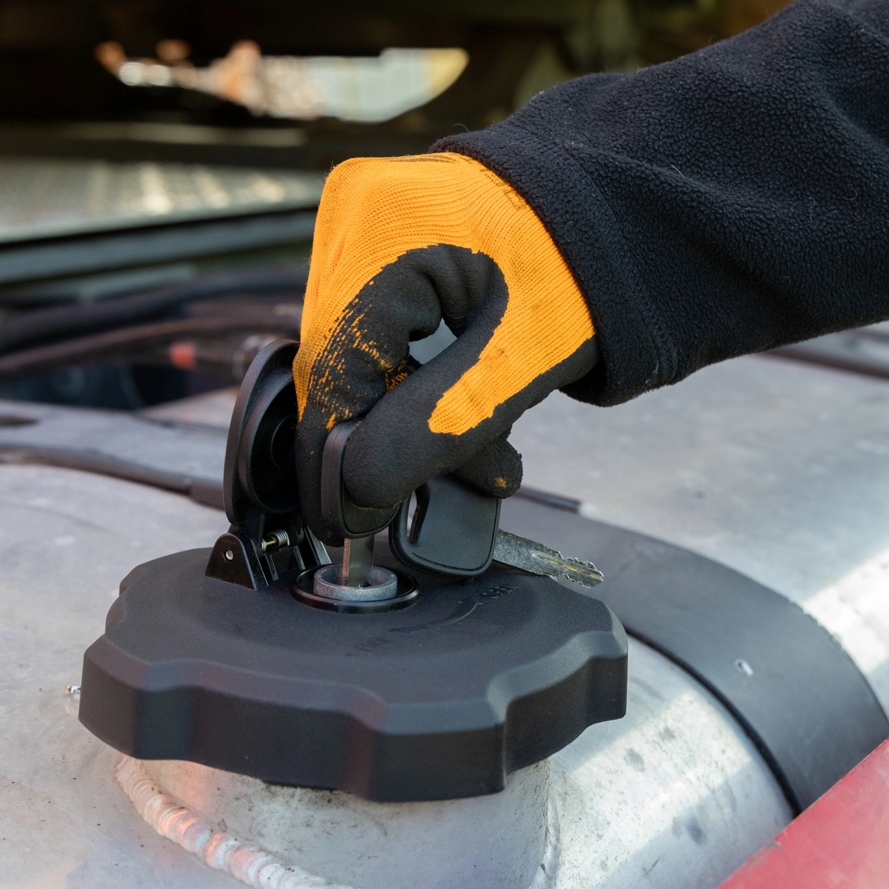 TruckTitan™ - Tapón de depósito Antirrobo con Alarma